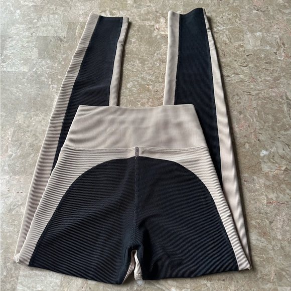 Beach Riot Colorblock Black with Tan Leggings Size Small - Picture 5 of 13